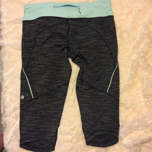 Lululemon Crop Capri Leggings - Picture 2 of 4